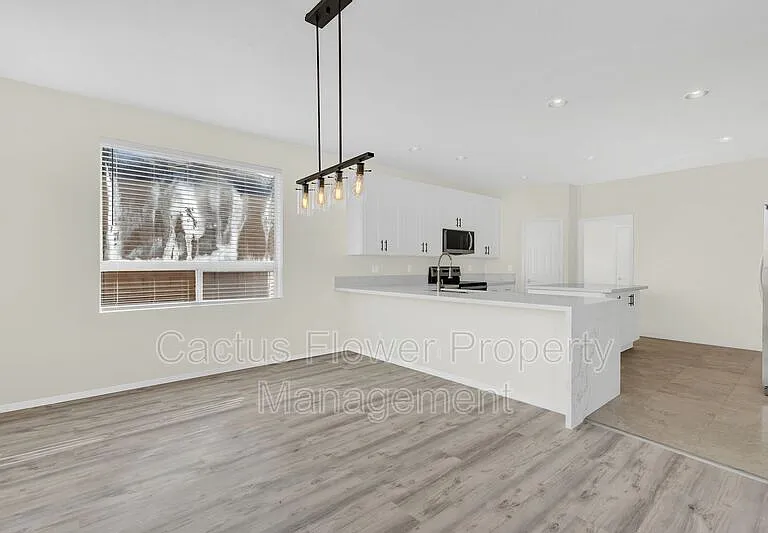 846 W Carob Dr — Photo 11