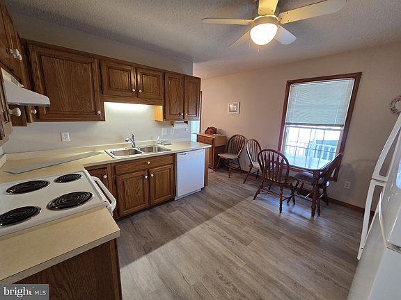 4th image of 45 Gardenside Dr