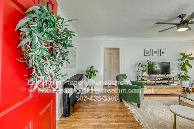3 bed, 1.0 bath, 2216 sqft, $2,595 — Photo 4