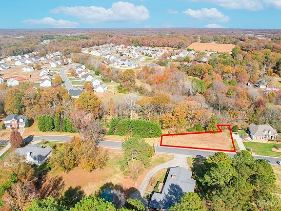 4th image of 3908 Arbor Creek Ct