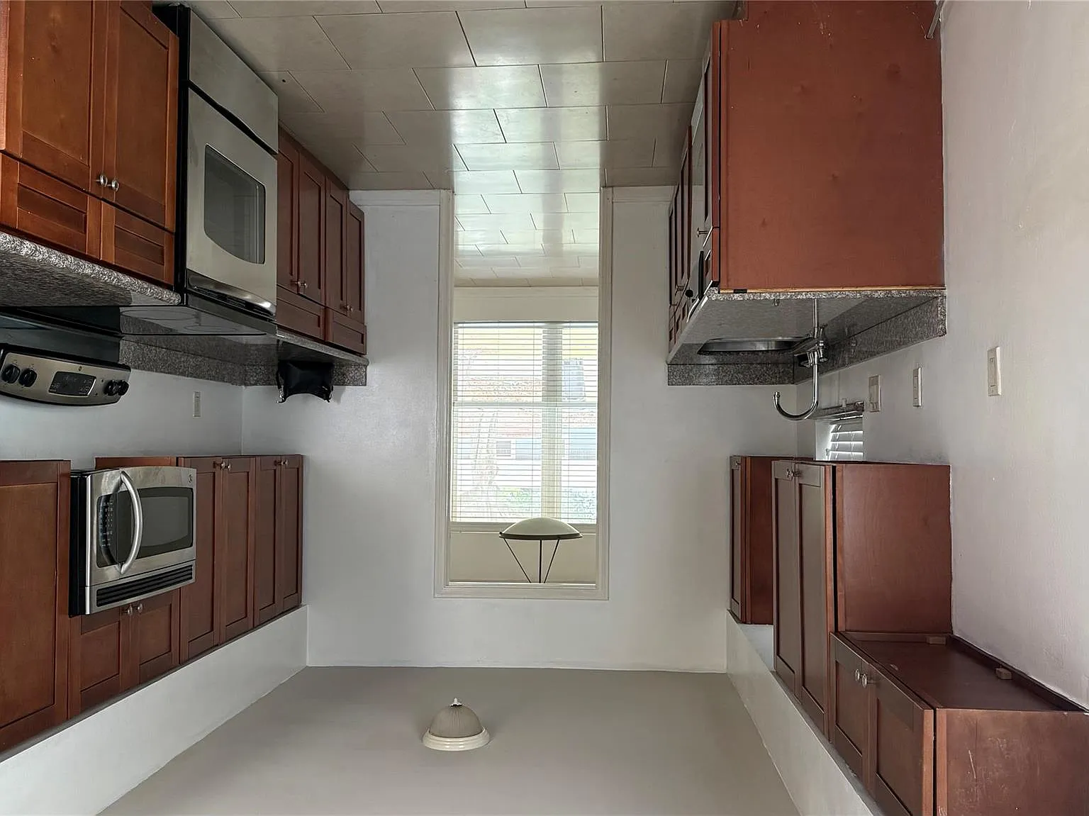 3 bed, 2.0 bath, 1666 sqft, $2,200 — Photo 4