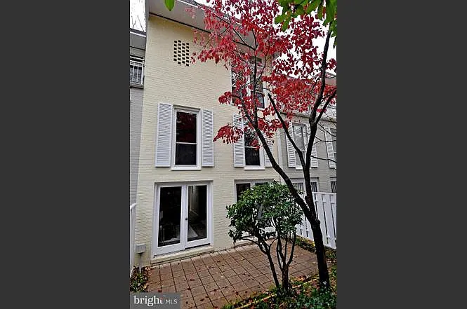 54 G St SW #B — Photo 1