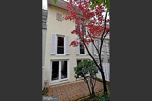 54 G St SW #B Photo 1