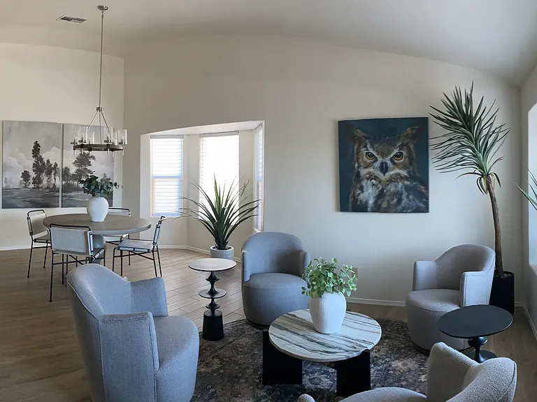 2460 W Catalpa Rd — Photo 6