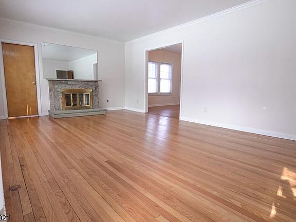 3rd image of 327 Grafton Ave #1