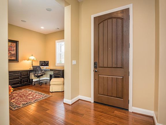 3rd image of 1701 Louise Ln