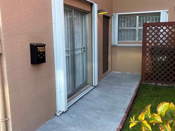 7023 NW 169th St, Hialeah, FL 33015