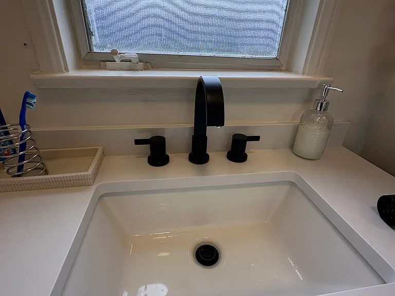 6752 Mulholland Dr — Photo 44