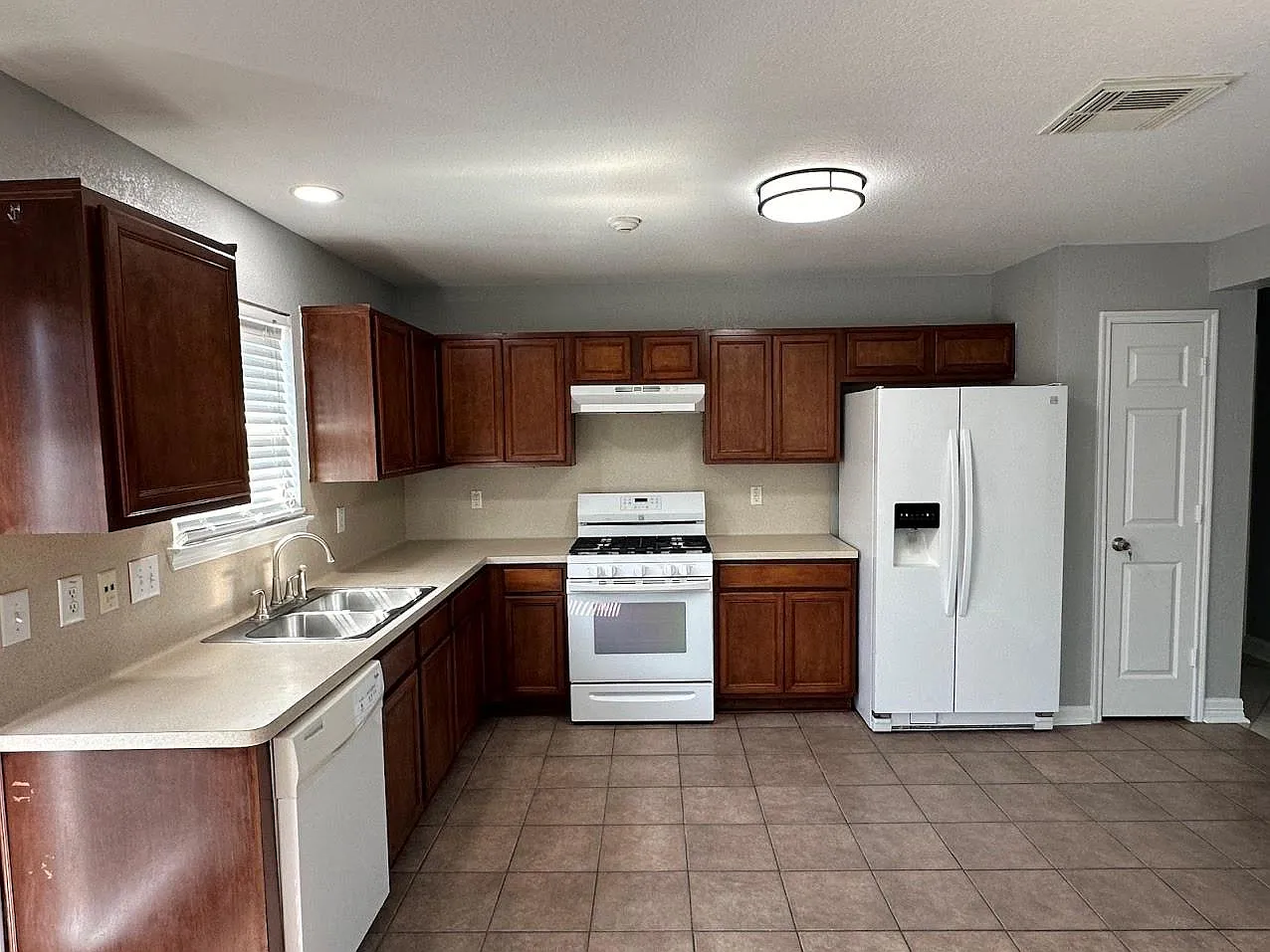 3 bed, 2.0 bath, 1508 sqft, $1,800 — Photo 4