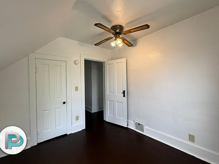 209 19th St SE — Photo 15
