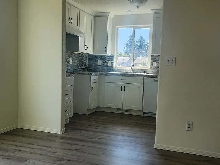 1667 Wendy St NE — Photo 6