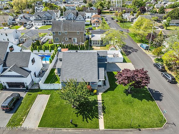 2nd image of 2152 Beach Boulevard