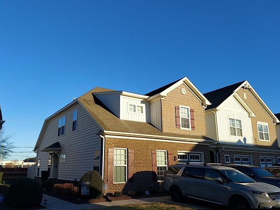 3rd image of 832 Harvest Green Ln #832
