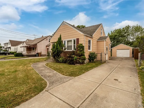 124 Park Edge Dr, Cheektowaga, NY 14225