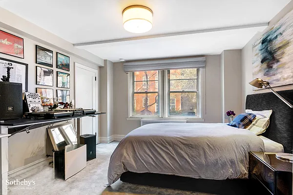 Rented by Sotheby's International Realty | media 34