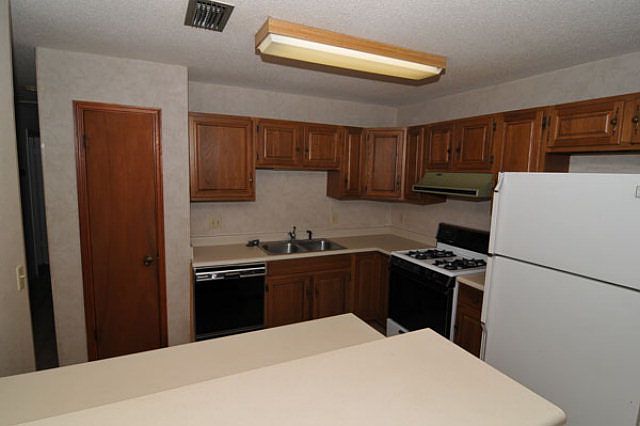 2nd image of 123 Ledbetter Ave