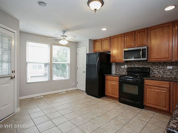 4th image of 137 Bristol Ln Unit 7
