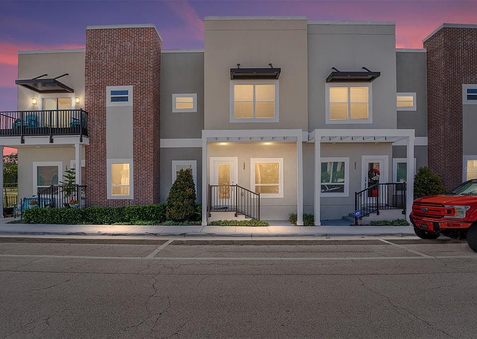 1st image of 288 N OAK AVENUE