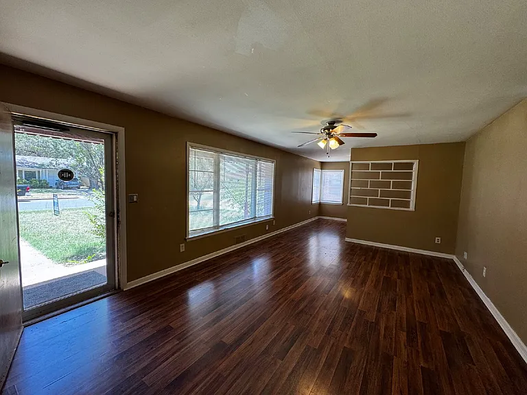 3808 23rd St — Photo 3