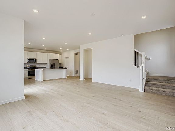 3rd image of 3158 Gladstone Avenue