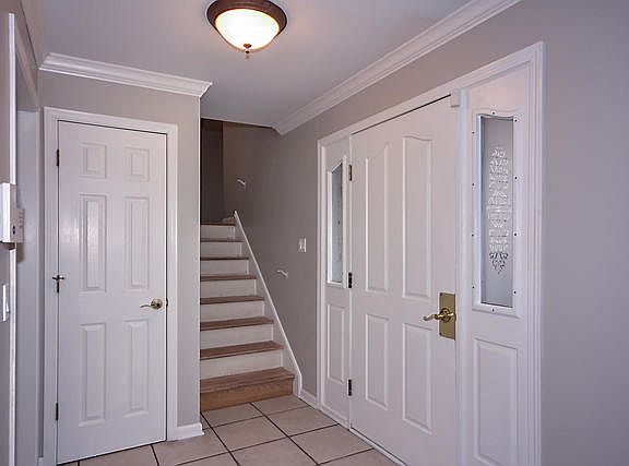 2nd image of 1106 E Oakton St