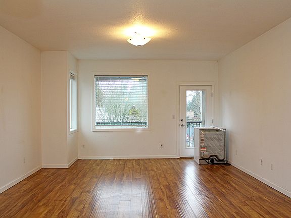 3rd image of 1555 N Willis Blvd APT 3