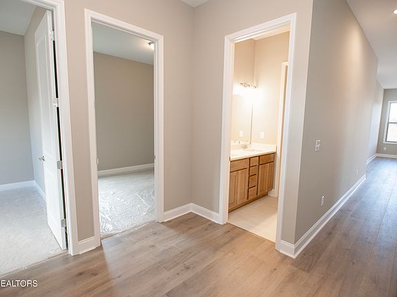 4th image of 256 Clover Cir