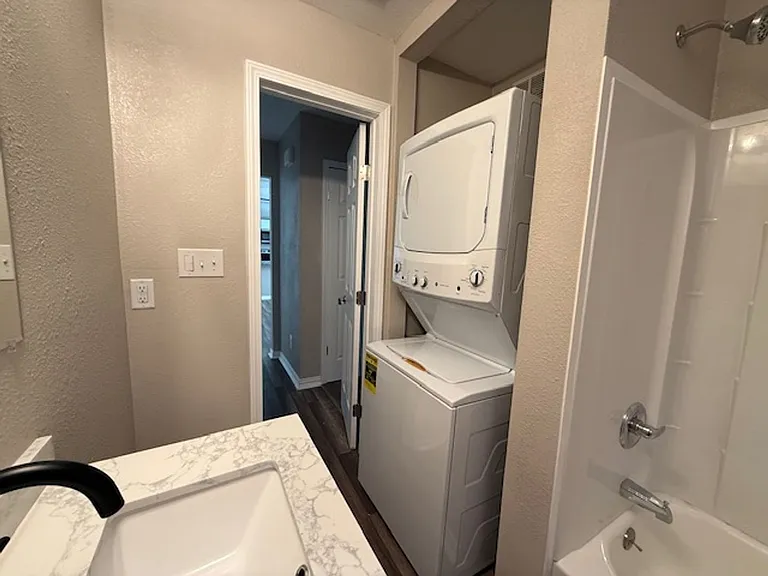 234 Clyde St — Photo 7