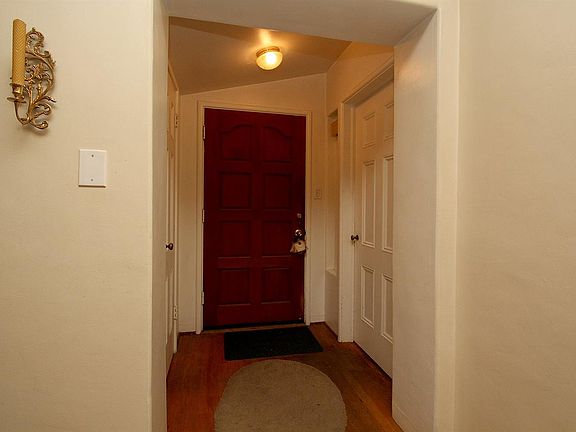 4th image of 1430 N Calaveras St