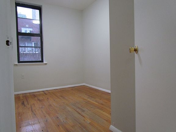 3rd image of 183 Thompson St APT E1