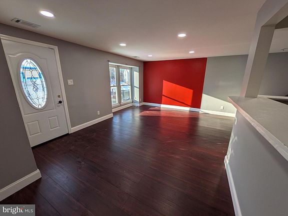 3rd image of 2707 Greenwood Dr