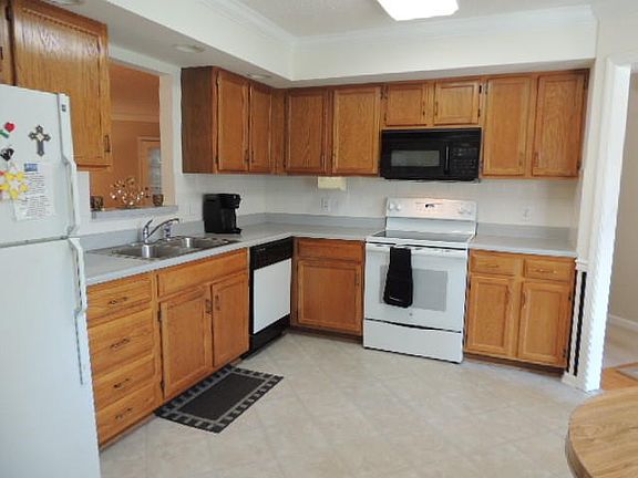 3rd image of 715 Cedar Ln Unit 126