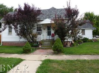 402 S Madison St, Clinton, IL 61727