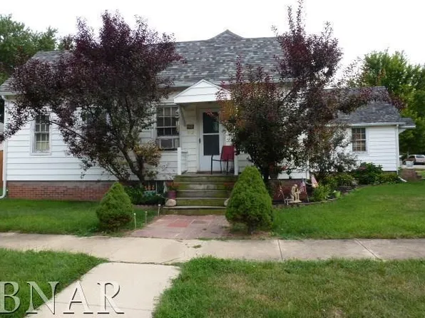 402 S Madison St, Clinton, IL 61727