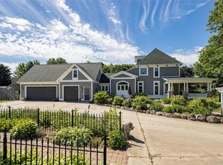 3839 Shamrock Dr, Lapeer, MI 48446