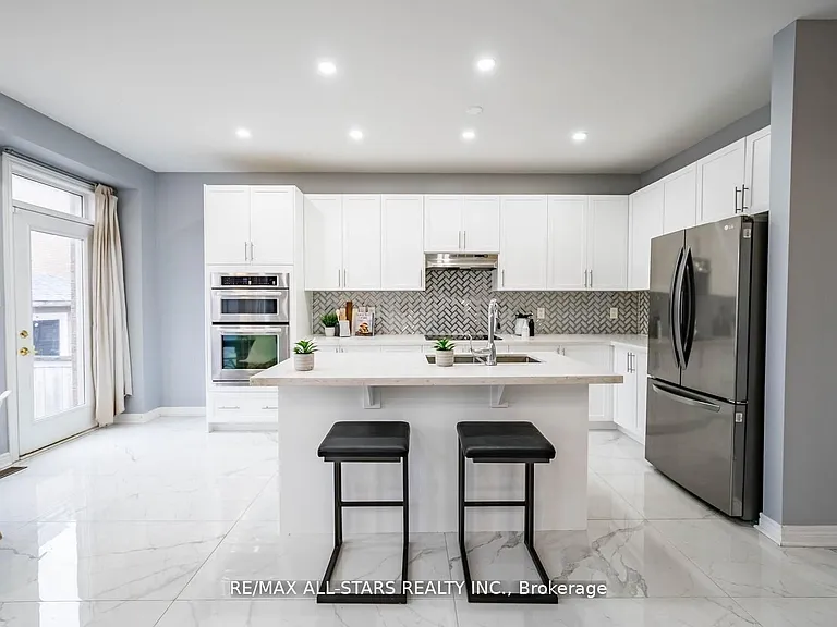 138 Yakefarm Blvd — Photo 7