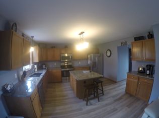 1074 Sparrow Ln, Bowling Green, OH 43402