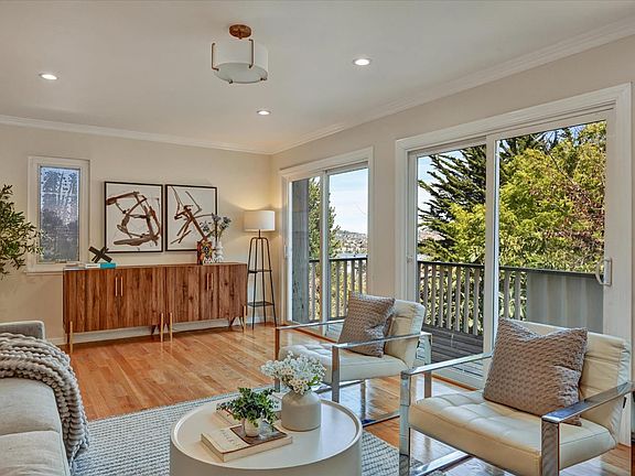 5th image of 33 Burgess Ct