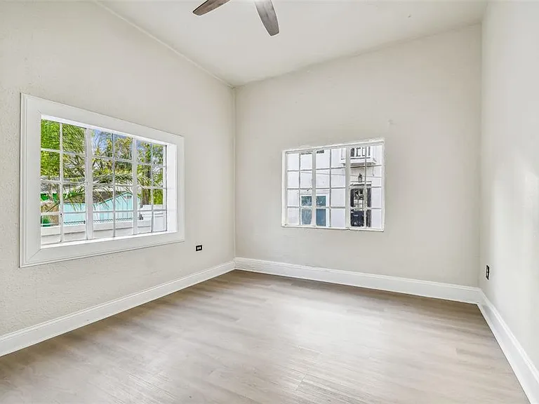 2102 W La Salle St — Photo 34
