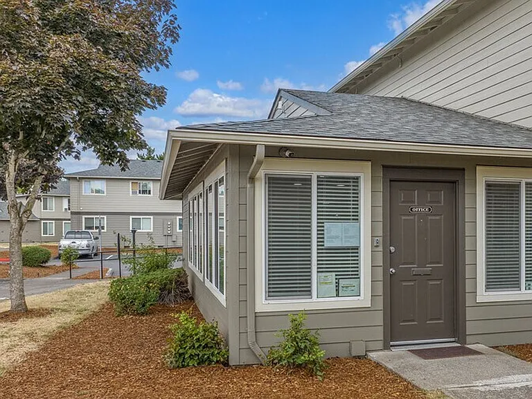 Brighton Park East Apartments — Photo 39