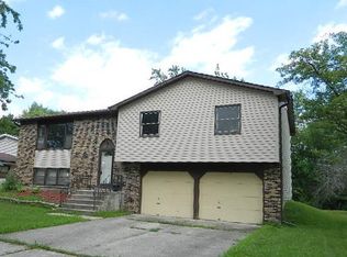 22817 Lakeshore Dr, Richton Park, IL 60471