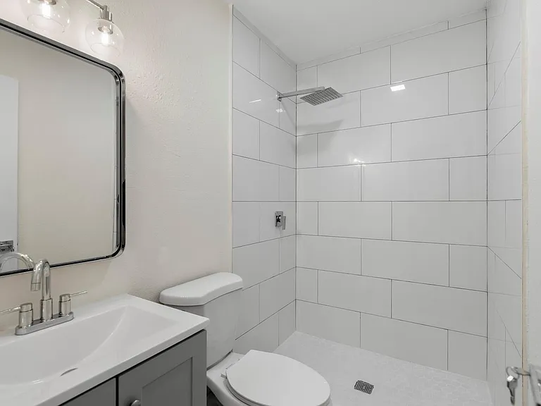 865 SE 12th St #A — Photo 30