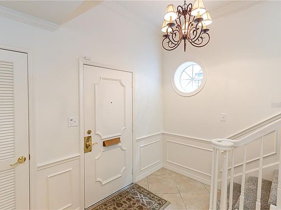 5th image of 930 Ashington Pl