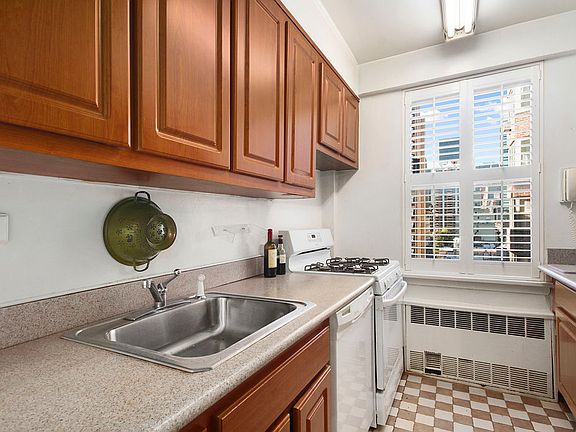2nd image of 12 Beekman Pl APT 10C
