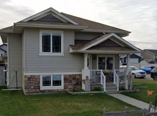 135 Redwood Blvd #B, Red Deer County, AB T4S0E4