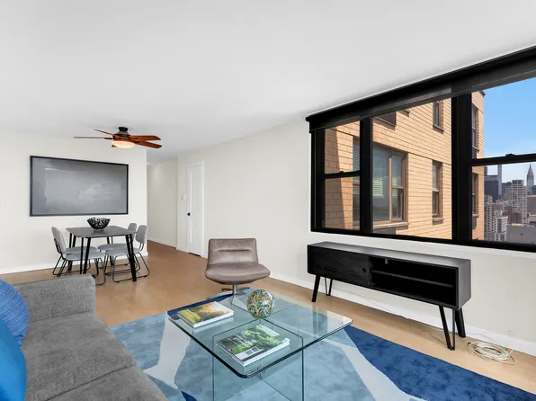 201 East 17th Street 31J image 2 of 6