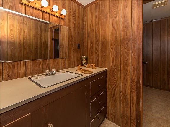 5th image of 4609 S Dewey Ave