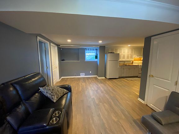 2nd image of 6 Orchard Ave Floor 1