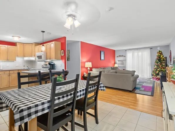 12 Woodman Way APT 19, Newburyport, MA 01950