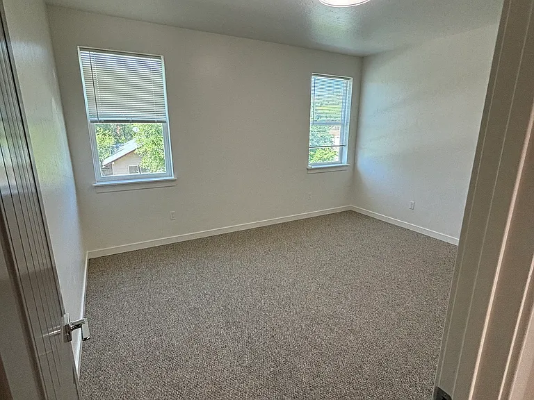 1165 S Powerline Rd #4 — Photo 21